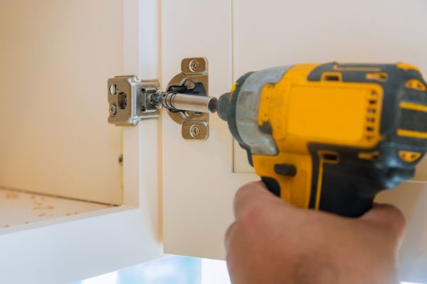 Cupboard Door Hinge Repair in Grapevine